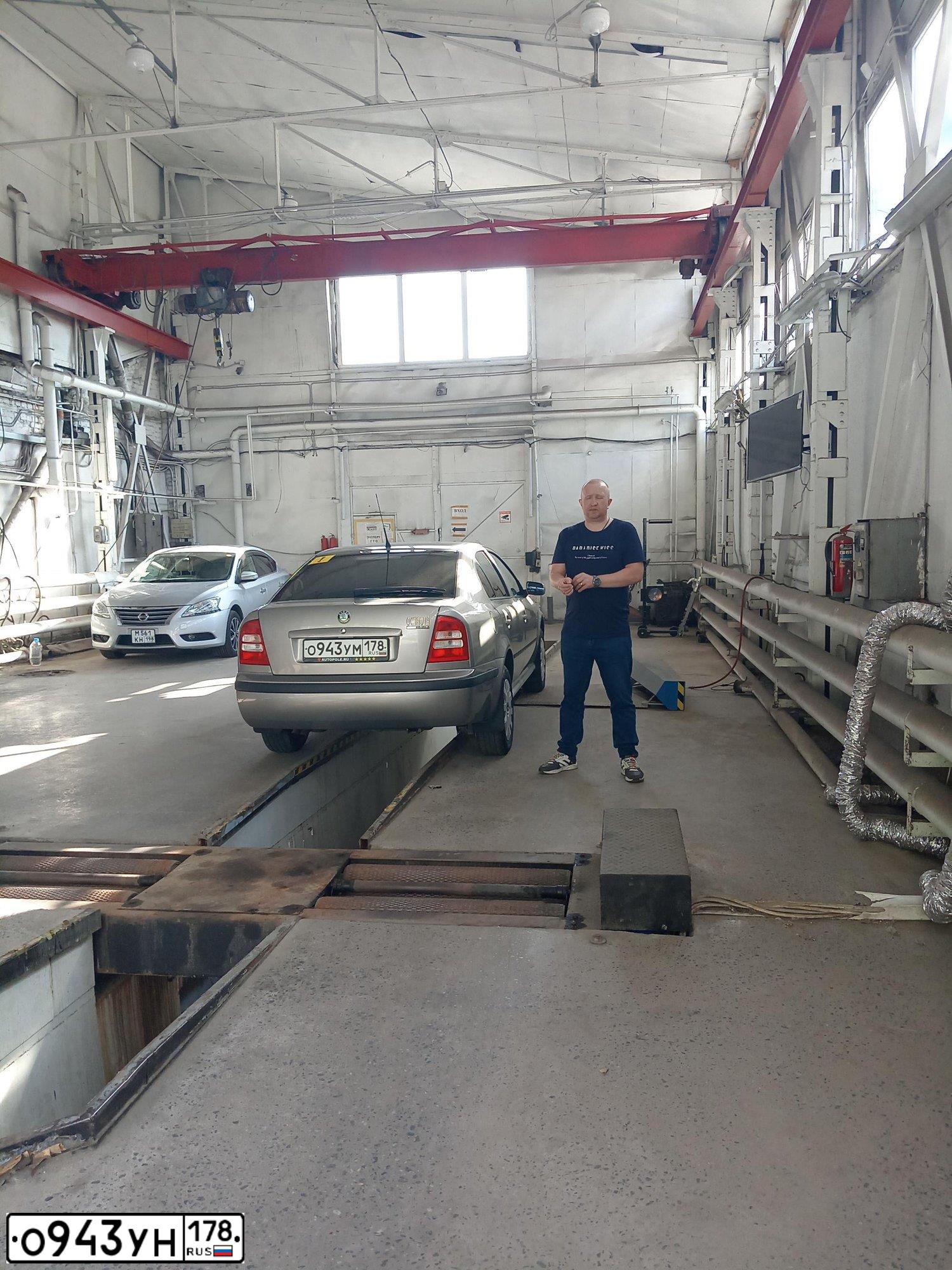 Фото автомобиля SKODA OCTAVIA, 2008 — госномер О060УА29. Цвет: СЕРЫЙ