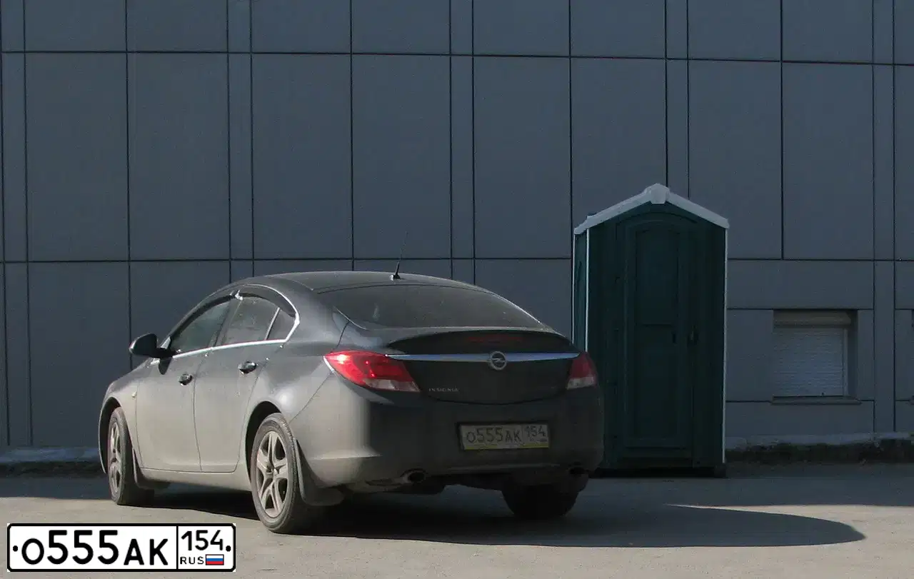 Фото автомобиля OPEL INSIGNIA, 2011 — госномер О555АК154. Цвет: ЧЕРНЫЙ