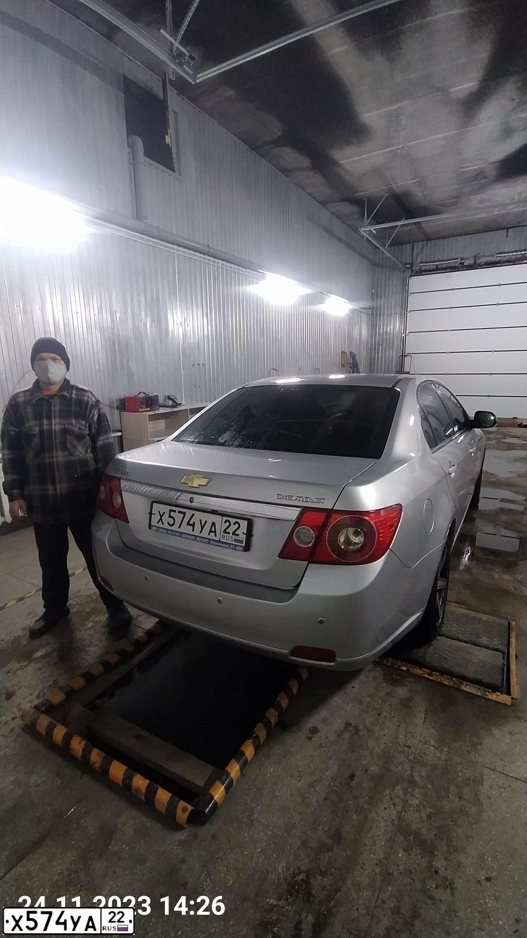 Фото автомобиля CHEVROLET EPICA, 2007 — госномер Х574УА22. Цвет: СЕРЕБРИСТЫЙ