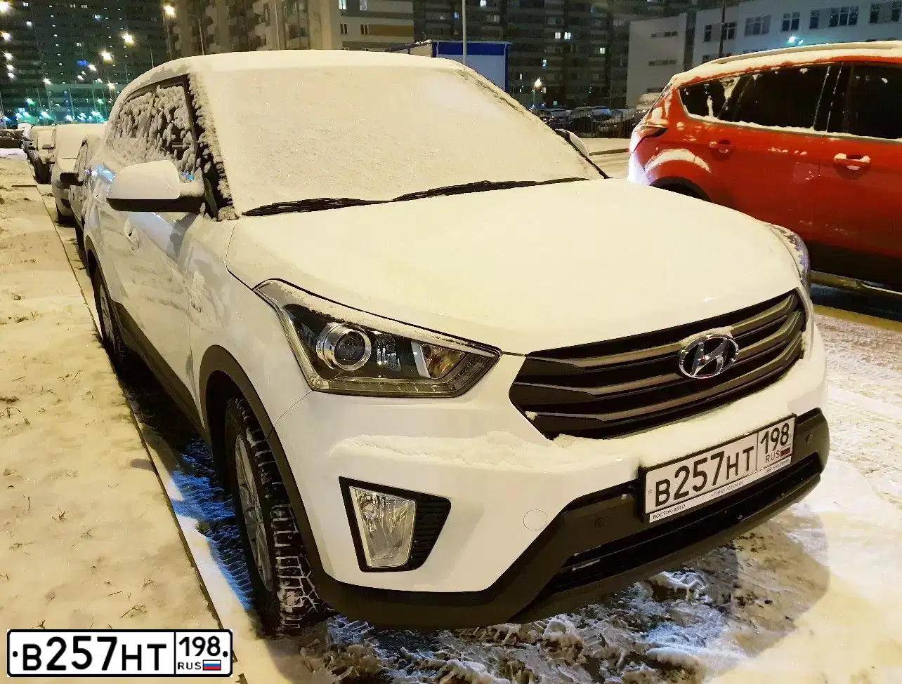 Фото автомобиля HYUNDAI CRETA, 2018 — госномер В257НТ198. Цвет: БЕЛЫЙ