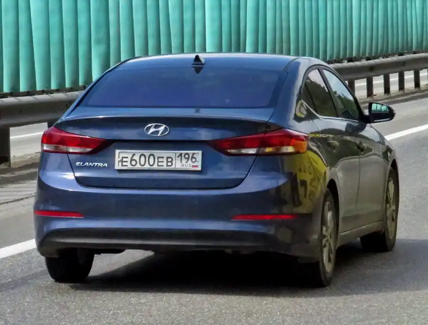 Фото автомобиля HYUNDAI ELANTRA, 2018 — госномер Е600ЕВ196. Цвет: синий