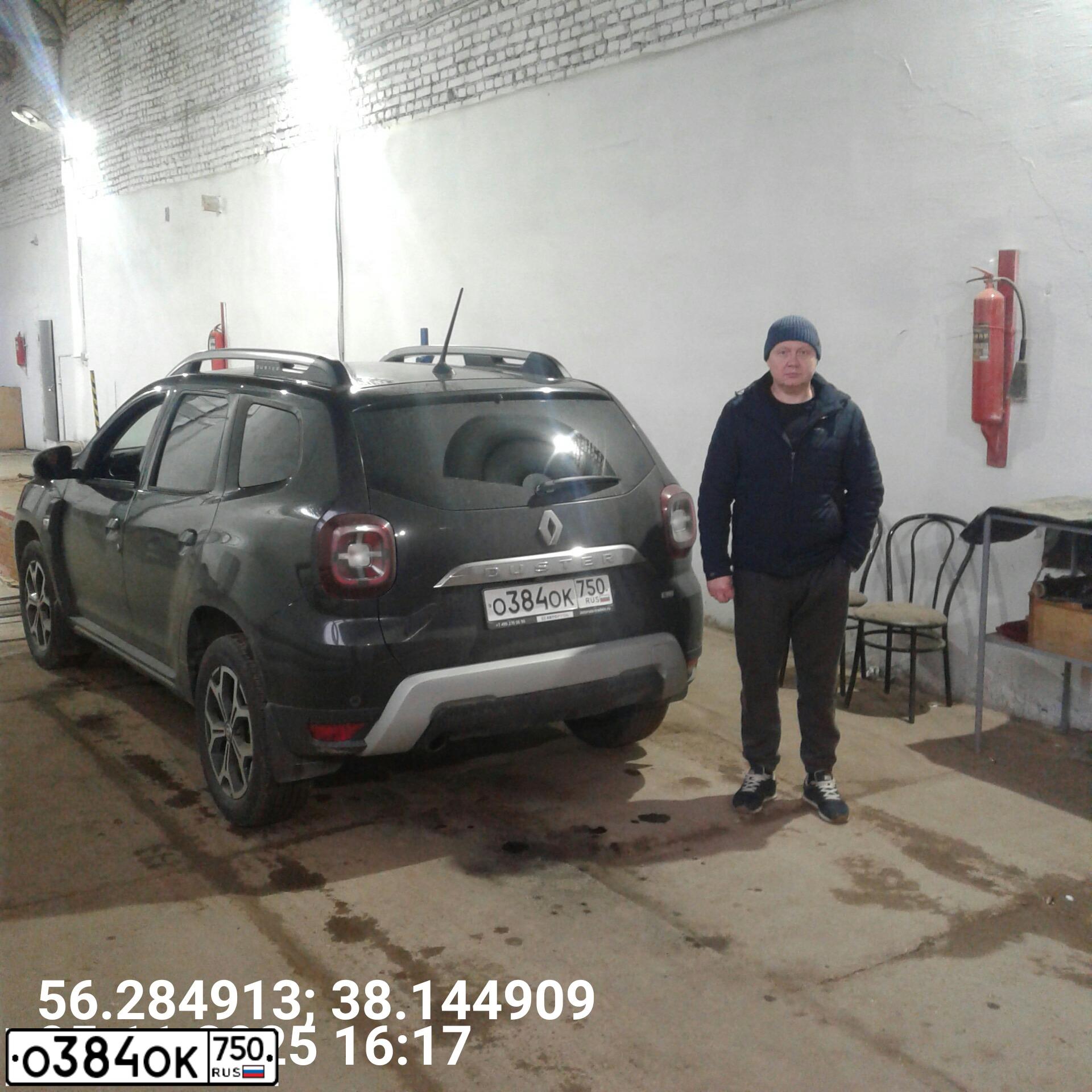 Фото автомобиля RENAULT DUSTER, 2017 — госномер Р166ВМ48. Цвет: Белый