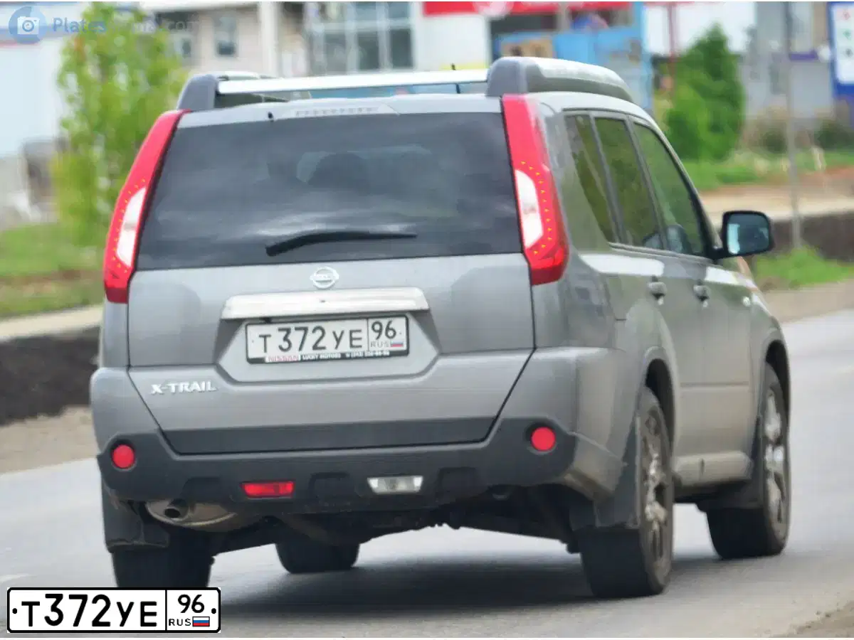 Фото автомобиля NISSAN X-TRAIL, 2011 — госномер Т372УЕ96. Цвет: СЕРЫЙ