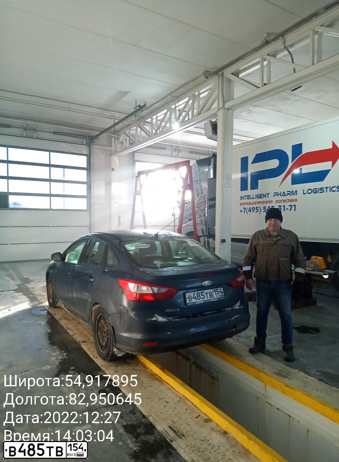 Фото автомобиля FORD FOCUS, 2012 — госномер В485ТВ154. Цвет: ТЕМНО СИНИЙ