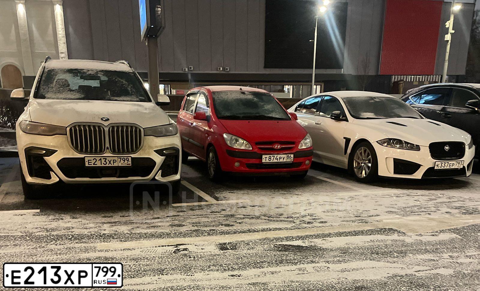 Фото автомобиля BMW X7 XDRIVE30D, 2020 — госномер Е213ХР799. Цвет: Белый