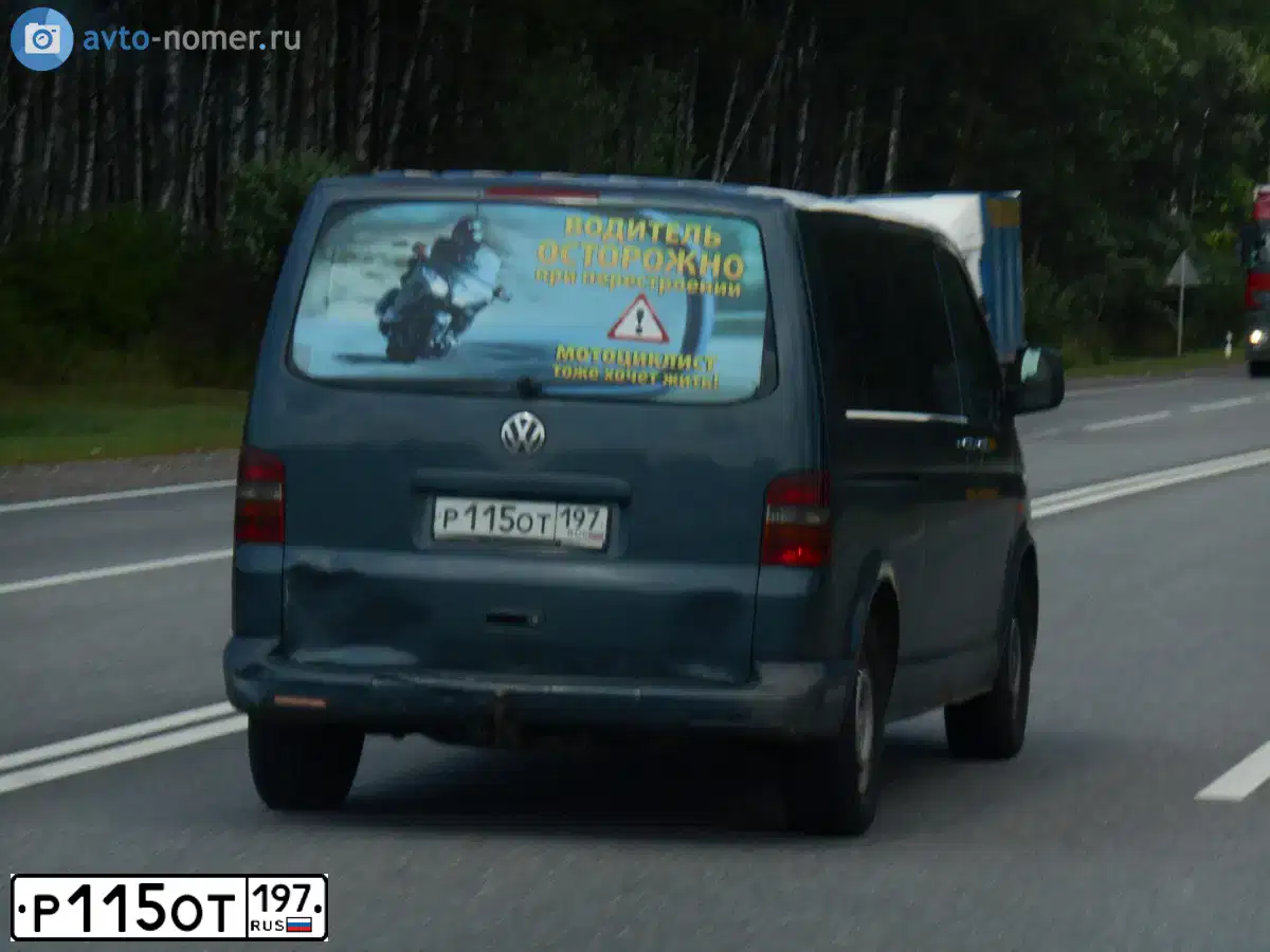 Фото автомобиля VOLKSWAGEN TRANSPORTER, 2004 — госномер С819ТХ39. Цвет: СЕРЫЙ