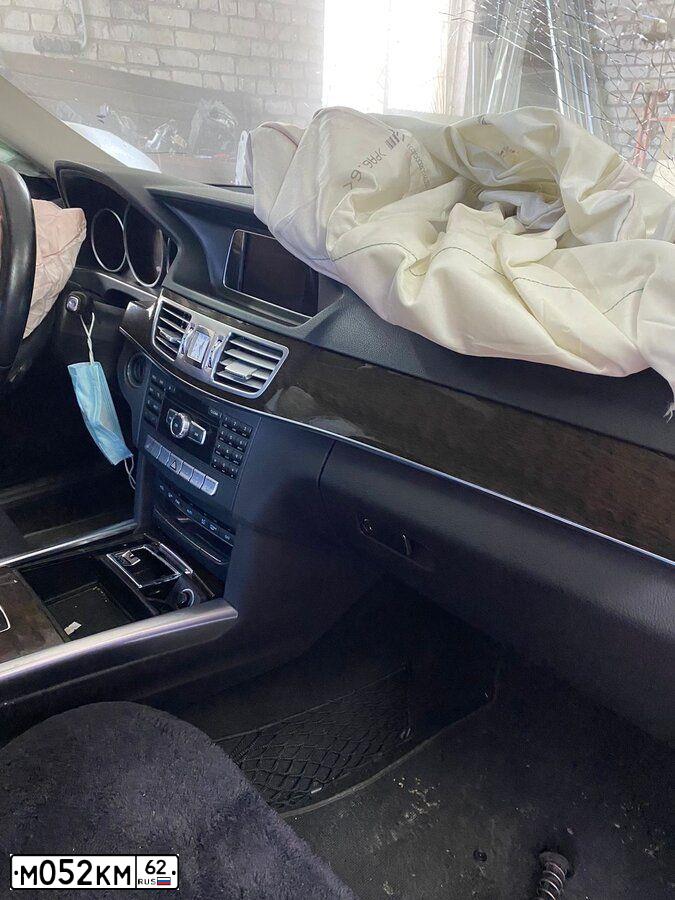 Фото автомобиля MERCEDES E-KLASSE, 2014 — госномер М052КМ62. Цвет: Белый