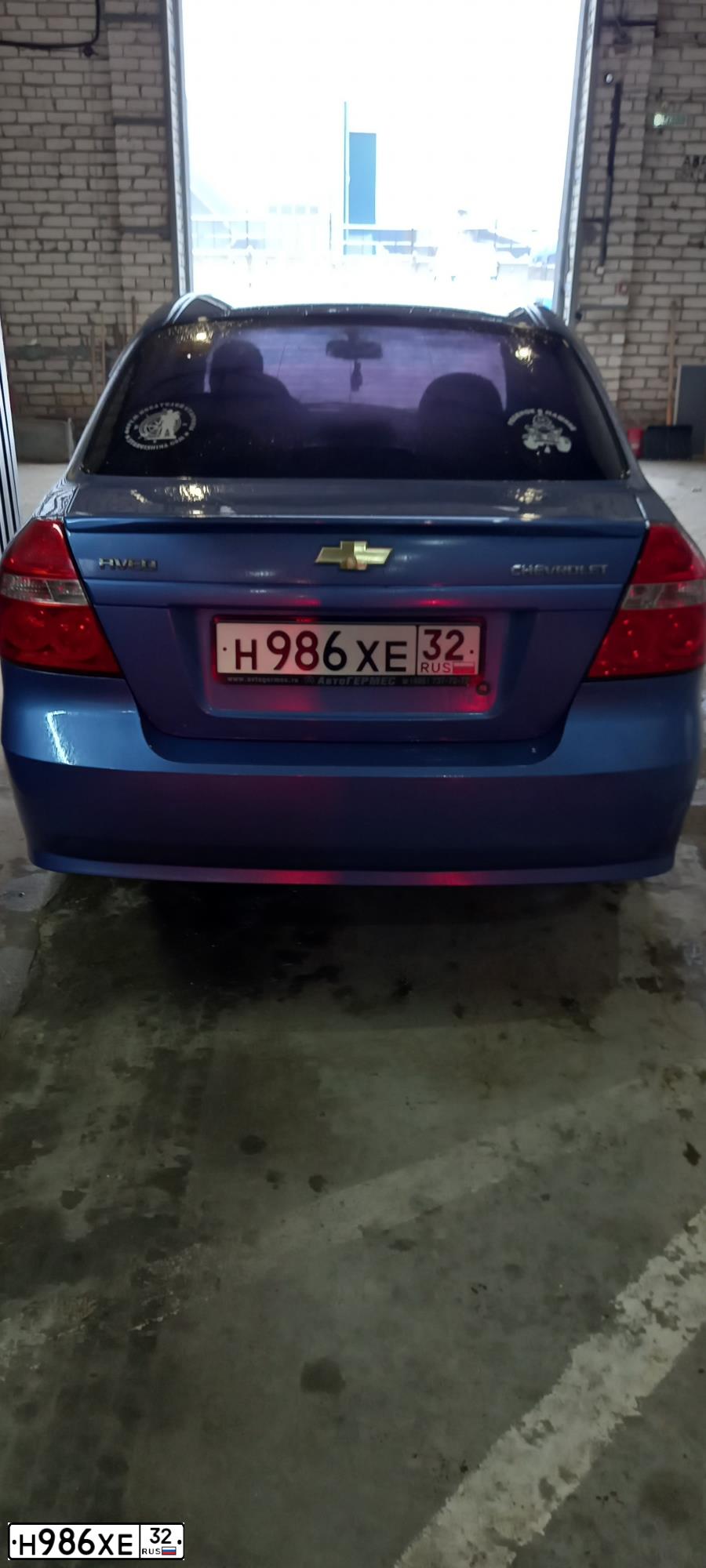 Фото автомобиля CHEVROLET AVEO, 2008 — госномер Н986ХЕ32. Цвет: синий