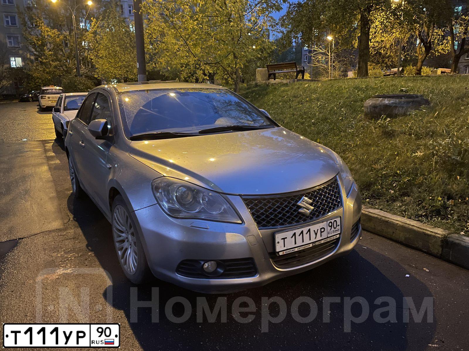 Фото автомобиля SUZUKI KIZASHI, 2010 — госномер Т111УР90. Цвет: СЕРЫЙ