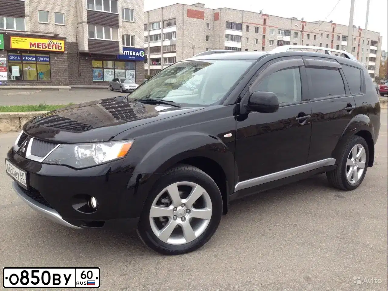 Фото автомобиля MITSUBISHI OUTLANDER, 2007 — госномер О850ВУ60. Цвет: ЧЕРНЫЙ