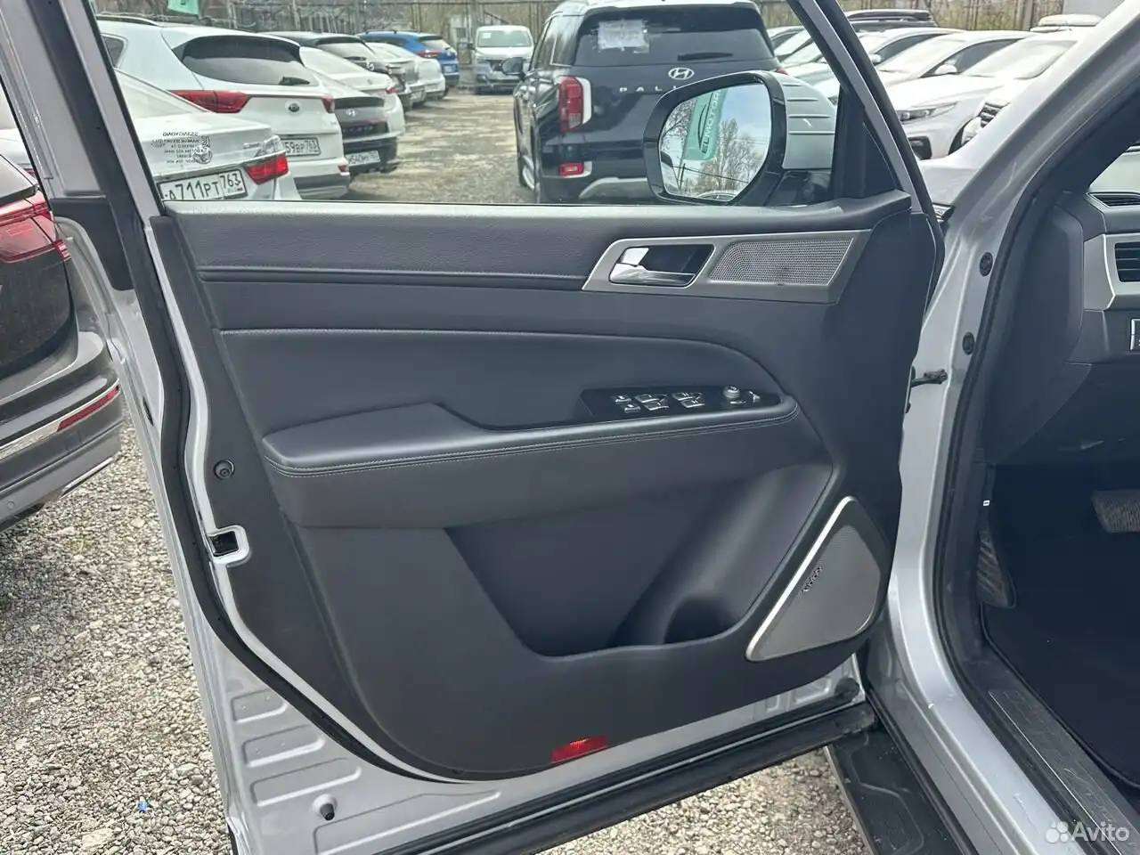 Фото автомобиля TOYOTA CAMRY, 2015 — госномер А711РТ763. Цвет: СЕРЕБРИСТЫЙ МЕТАЛЛИК