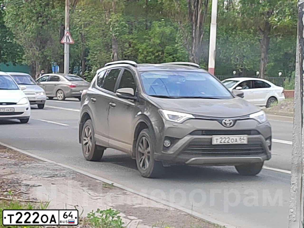 Фото автомобиля TOYOTA RAV4, 2018 — госномер М145МХ164. Цвет: Светло-коричневый металлик