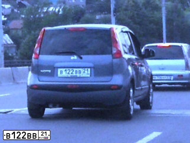 Фото автомобиля NISSAN NOTE, 2007 — госномер В122ВВ21. Цвет: СЕРЫЙ