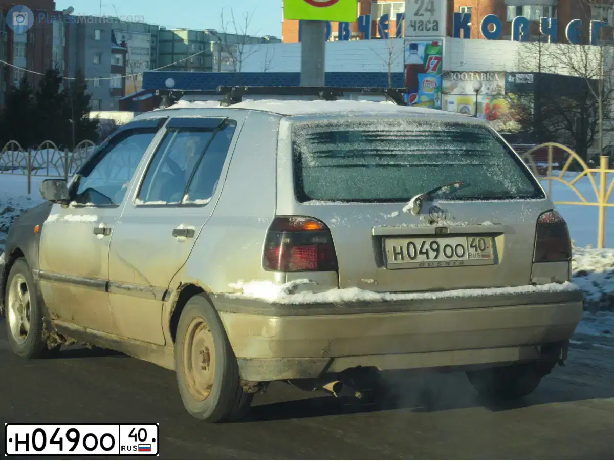 Фото автомобиля VOLKSWAGEN GOLF, 1993 — госномер Н049ОО40. Цвет: СТАЛЬНОЙ