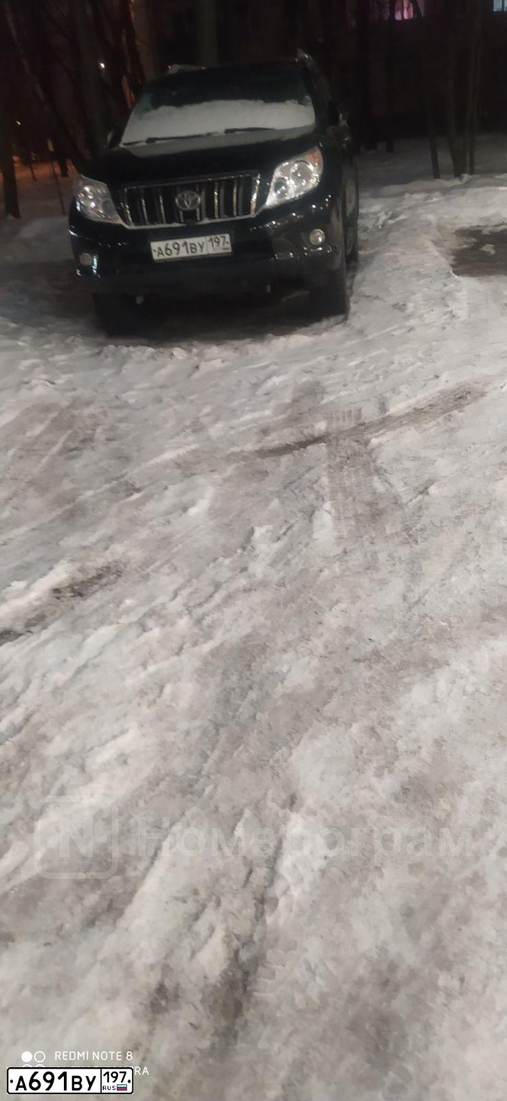 Фото автомобиля TOYOTA LANDCRUISER, 2010 — госномер А691ВУ197. Цвет: ЧЕРНЫЙ