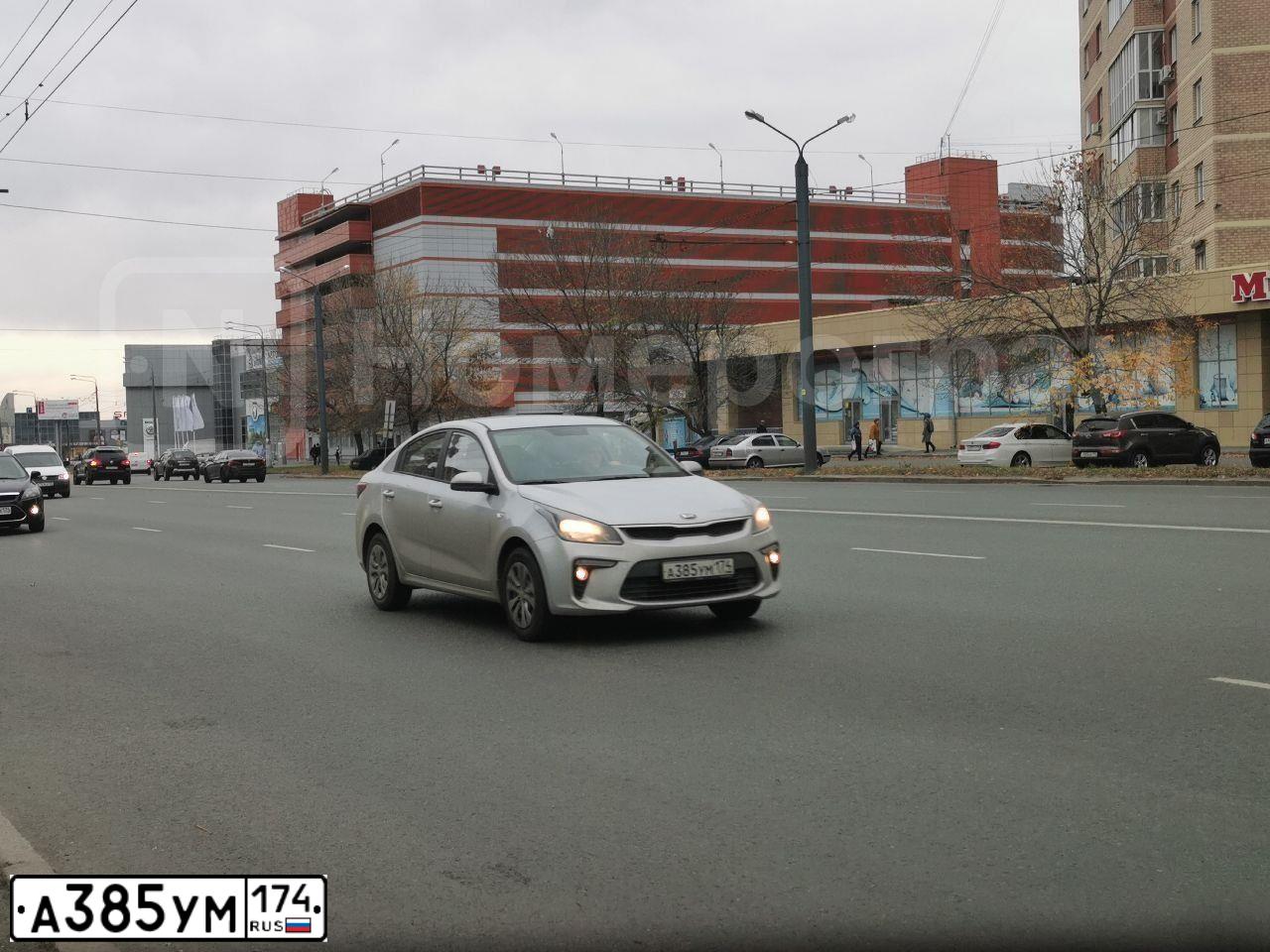 Фото автомобиля KIA RIO, 2019 — госномер А385УМ174. Цвет: Серебристый