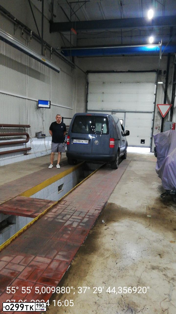 Фото автомобиля VOLKSWAGEN CADDY, 2011 — госномер О299ТК190. Цвет: СЕРЫЙ ТЕМНЫЙ