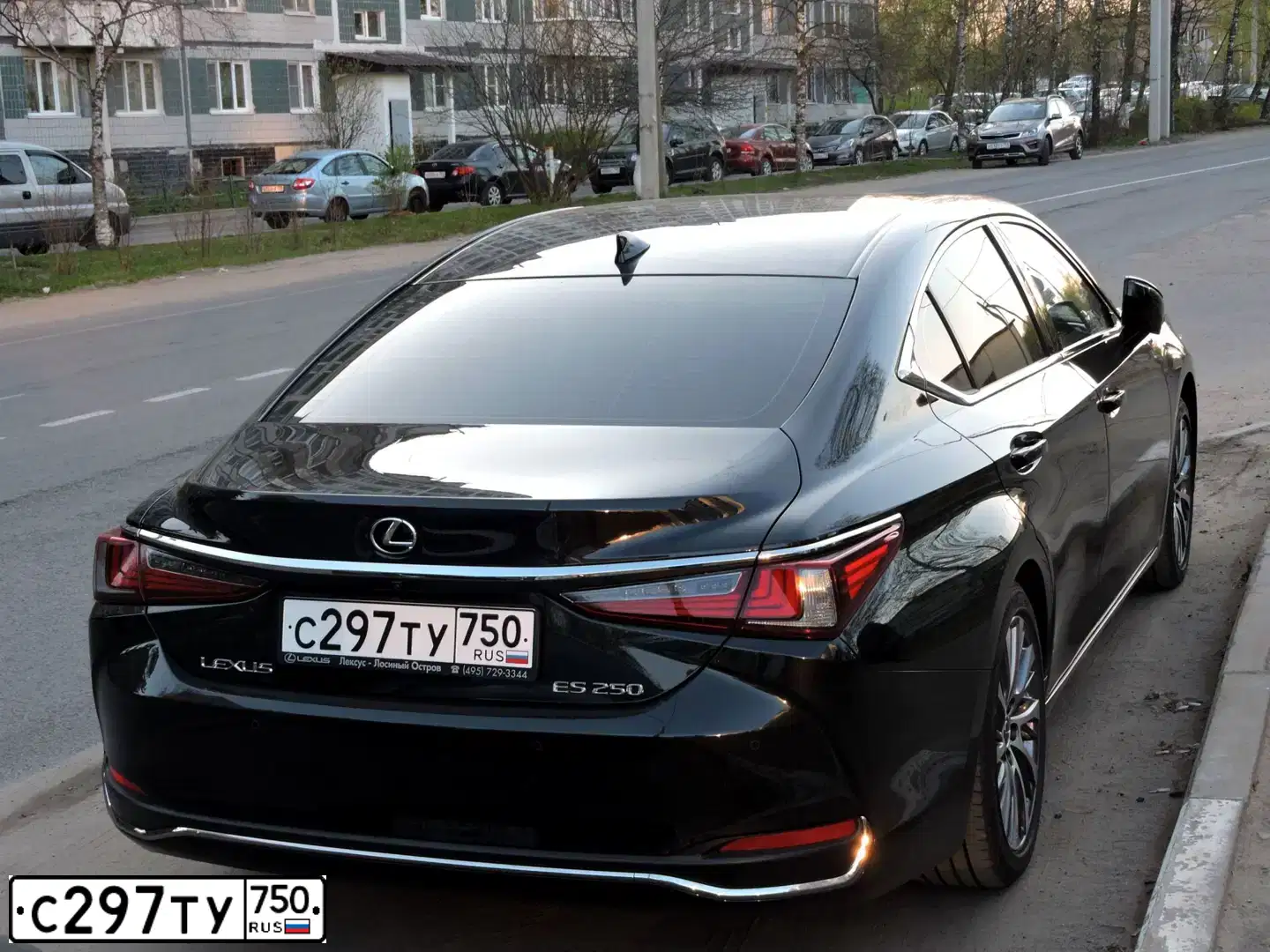 Фото автомобиля LEXUS ES, 2018 — госномер С297ТУ750. Цвет: ЧЕРНЫЙ