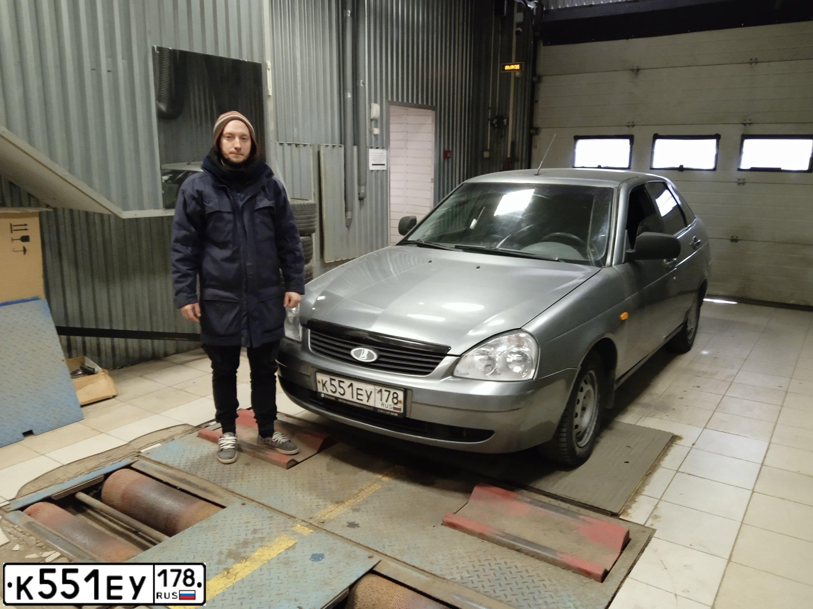 Фото автомобиля LADA 2172 PRIORA, 2011 — госномер К551ЕУ178. Цвет: СРЕДНИЙ СЕРО-ЗЕЛЕНЫЙ МЕТАЛЛ