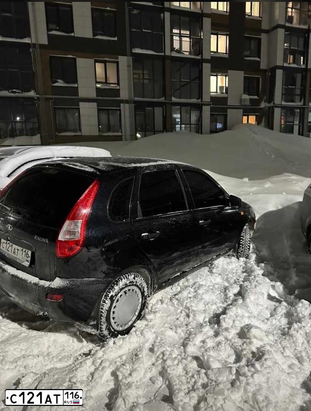 Фото автомобиля LADA 1119 KALINA, 2012 — госномер С121АТ116. Цвет: Сине-Черный