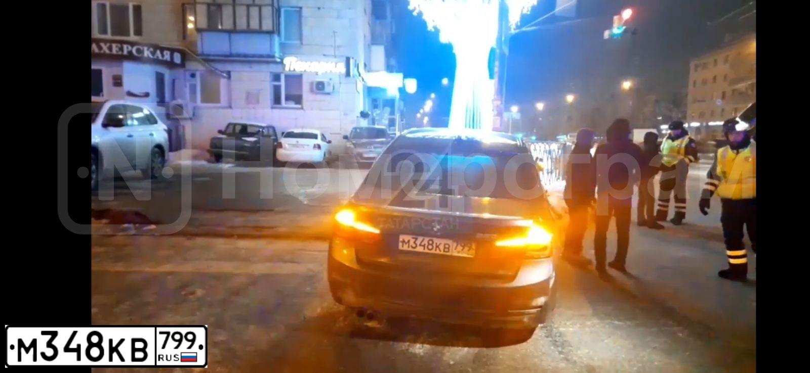 Фото автомобиля BMW SERIE 3, 2018 — госномер М348КВ799. Цвет: Серый