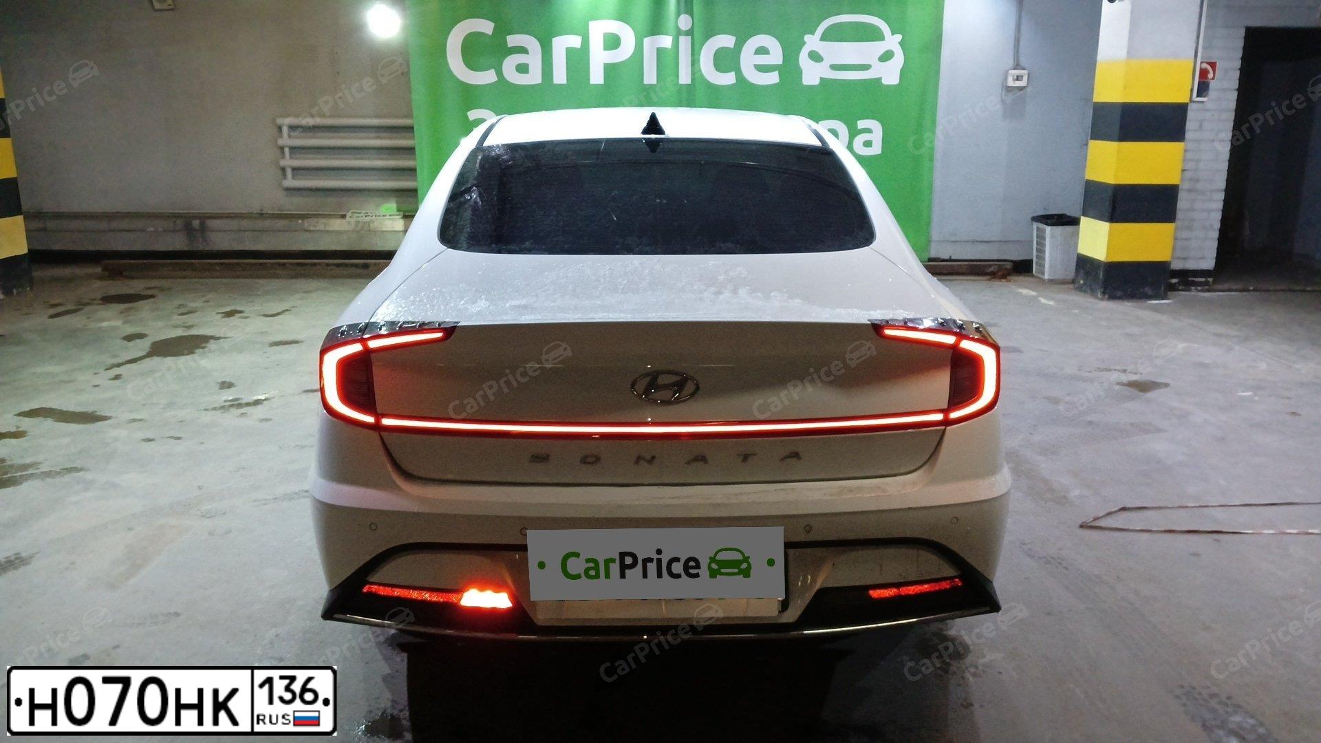 Фото автомобиля HYUNDAI SONATA, 2020 — госномер Н070НК136. Цвет: Белый