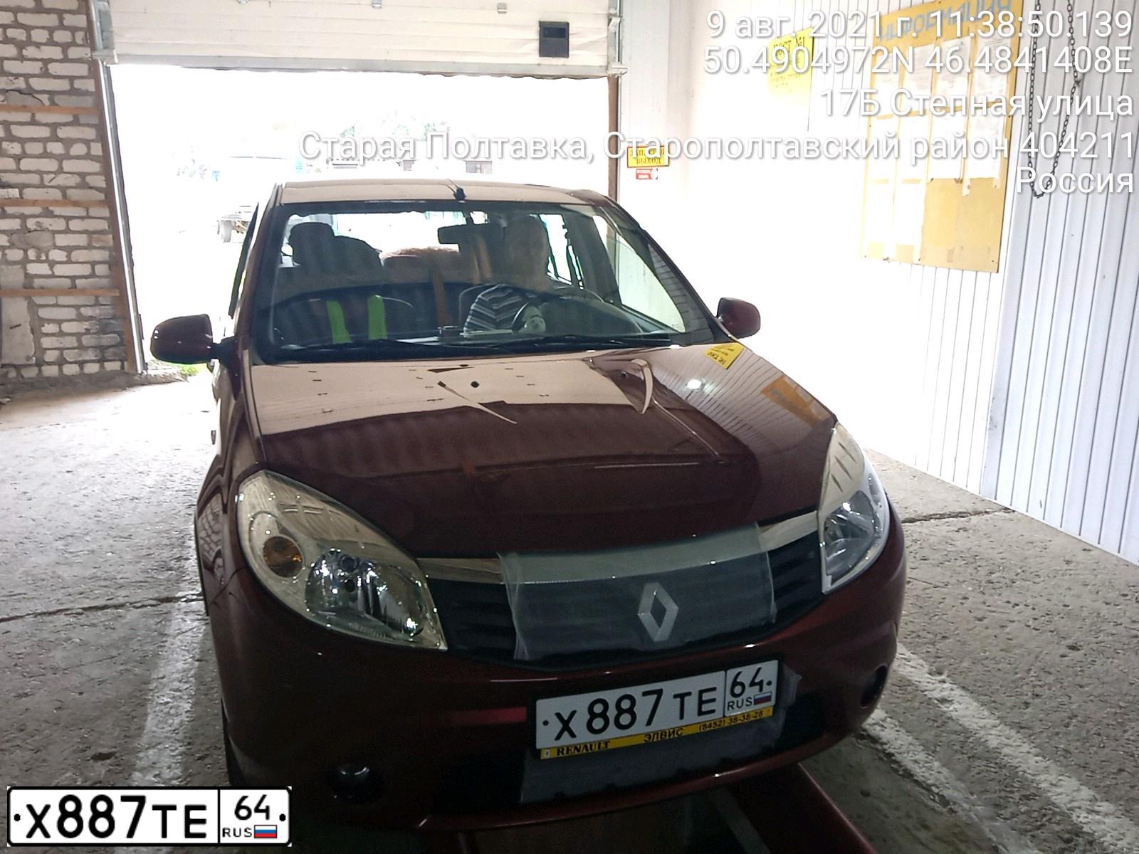 Фото автомобиля RENAULT SANDERO, 2012 — госномер Х887ТЕ64. Цвет: КРАСНЫЙ