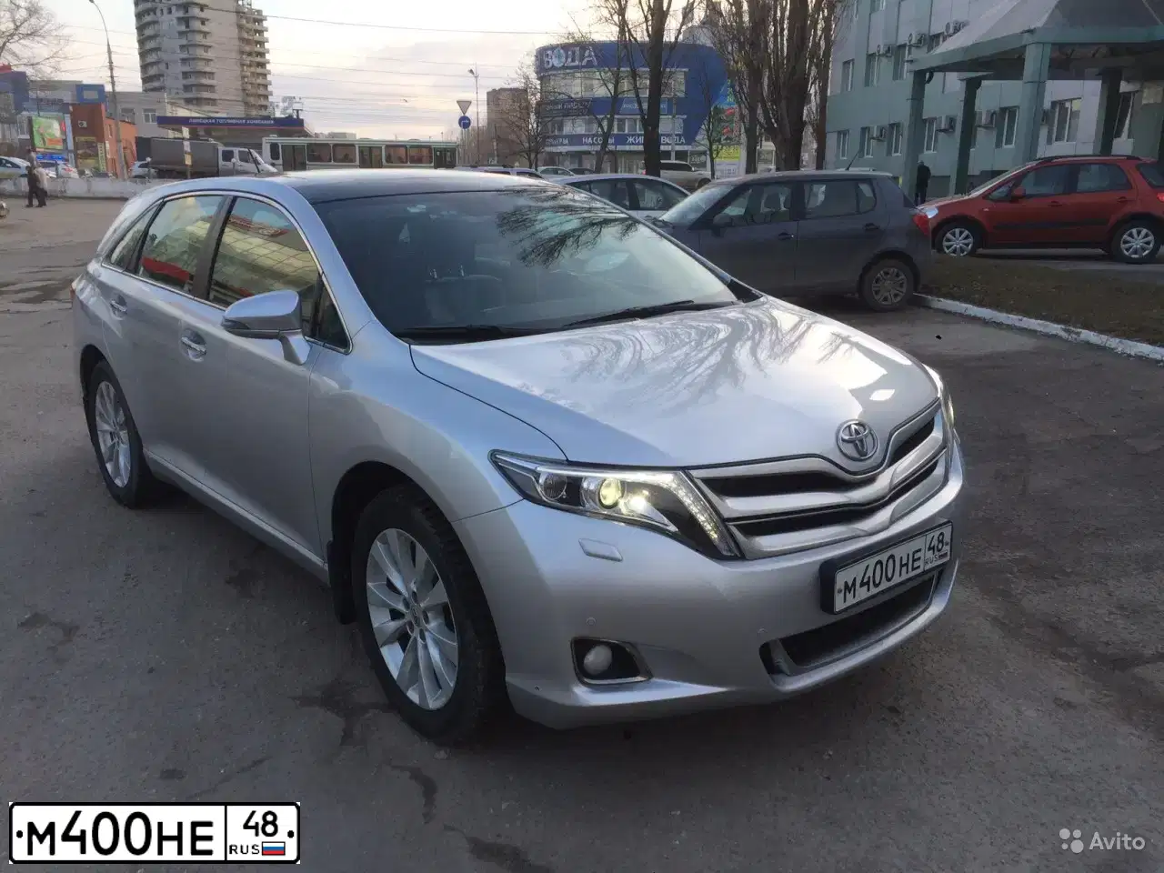 Фото автомобиля TOYOTA VENZA, 2013 — госномер М400НЕ48. Цвет: Серебристый