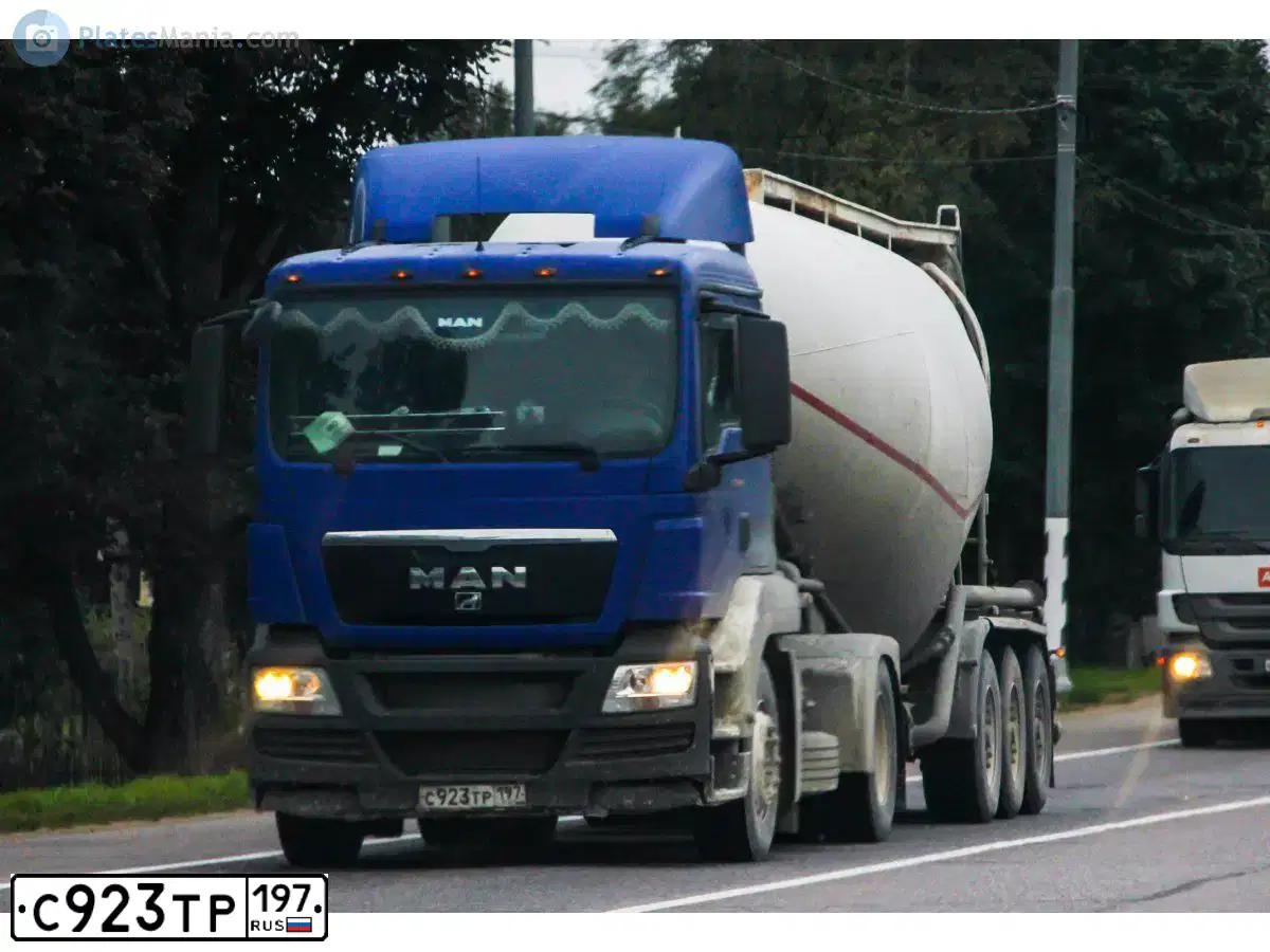 Фото автомобиля MAN N TGS 19.XXX 4X2, 2012 — госномер С223ХО790. Цвет: синий