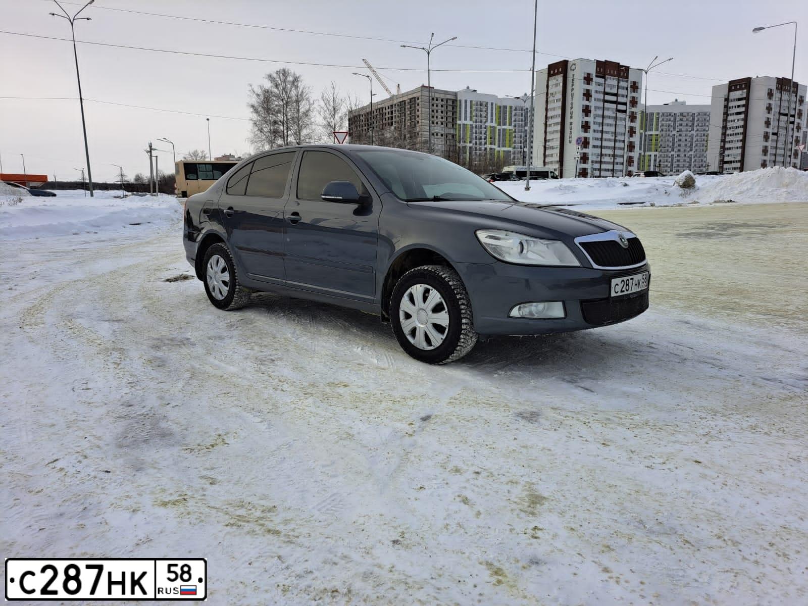 Фото автомобиля SKODA OCTAVIA, 2010 — госномер Т137СК58. Цвет: СЕРЫЙ ТЕМНЫЙ