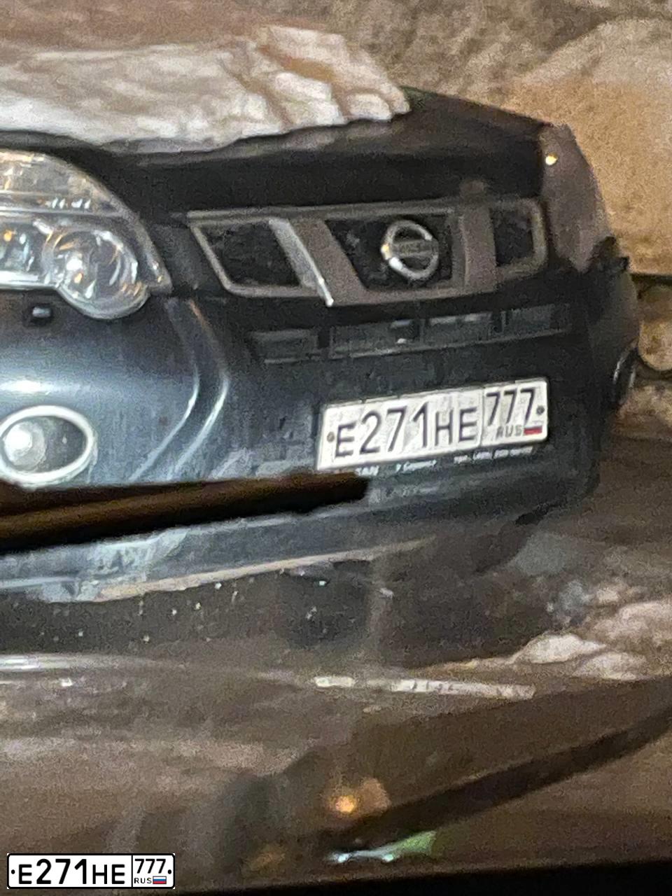 Фото автомобиля NISSAN X-TRAIL, 2014 — госномер Е271НЕ777. Цвет: ЧЕРНЫЙ