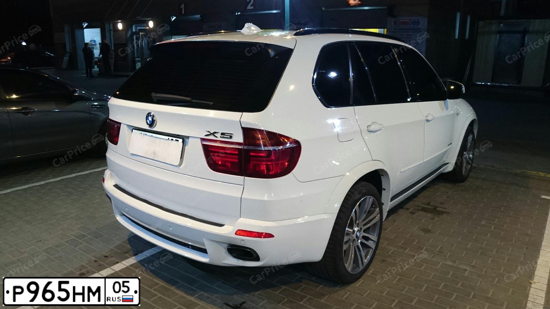 Фото автомобиля BMW X5, 2011 — госномер Р965НМ05. Цвет: Белый