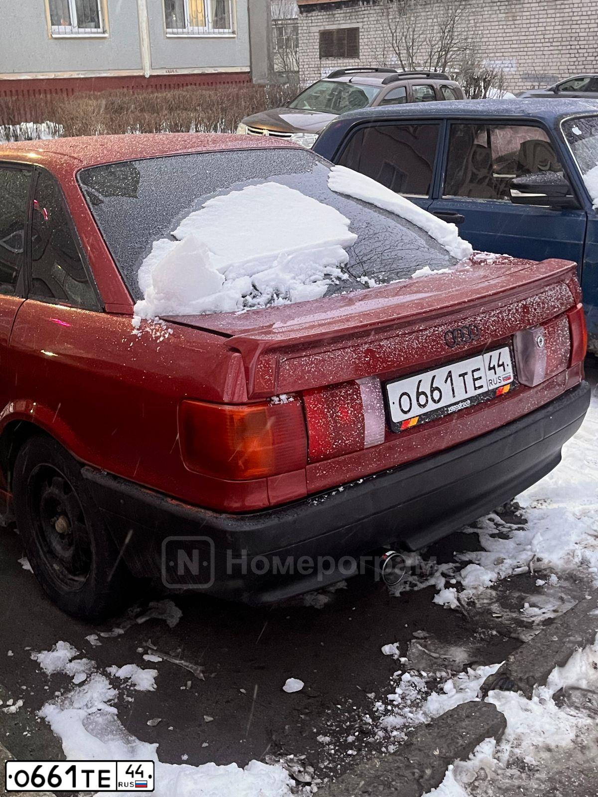 Фото автомобиля AUDI 80, 1987 — госномер О661ТЕ44. Цвет: Красный