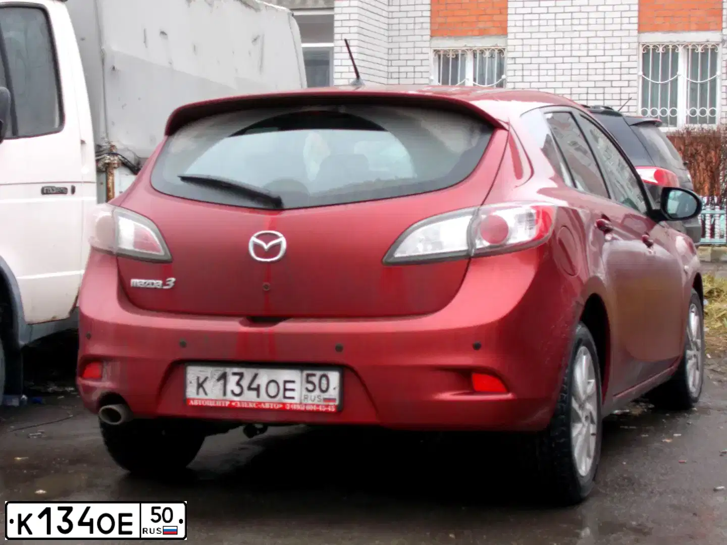 Фото автомобиля MAZDA 3, 2013 — госномер Н633ОТ32. Цвет: Красный