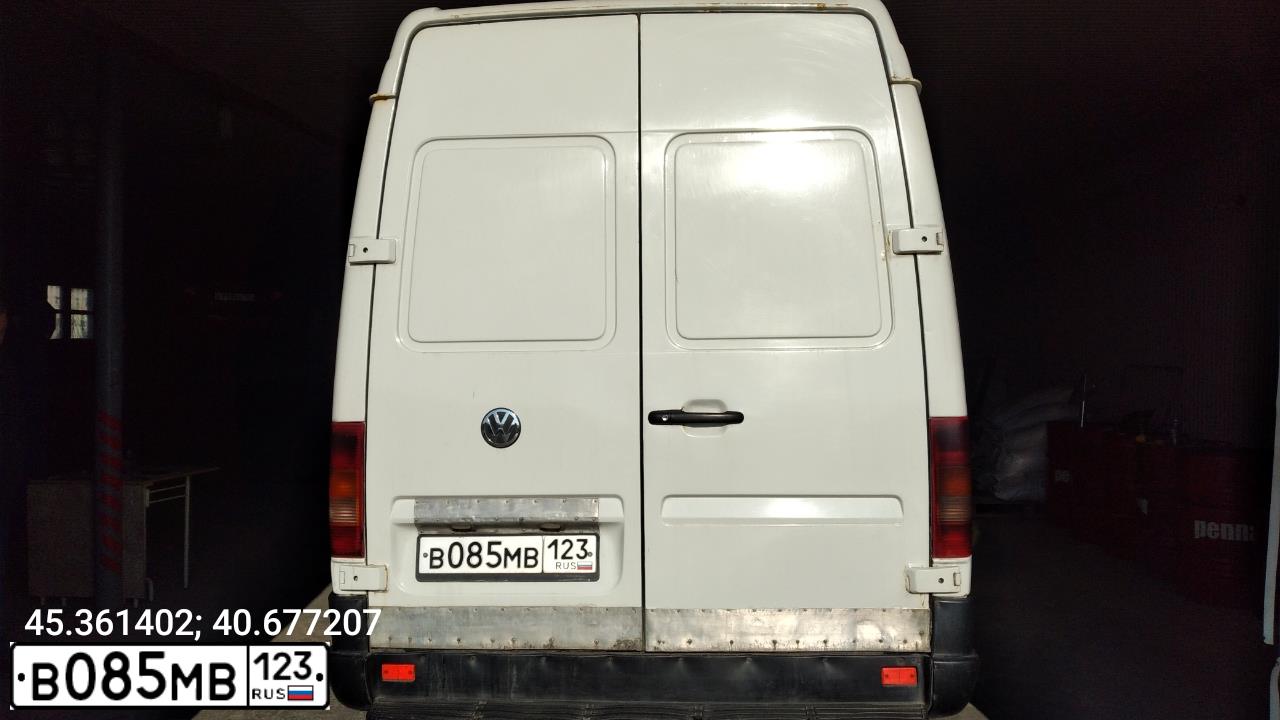 Фото автомобиля VOLKSWAGEN LT, 2001 — госномер В085МВ123. Цвет: БЕЛЫЙ