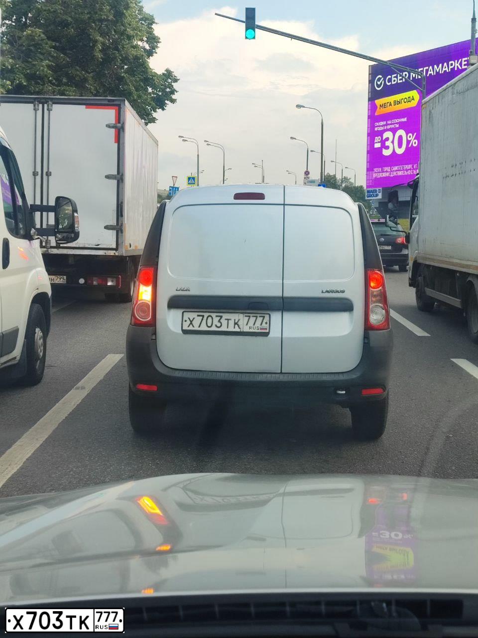 Фото автомобиля LADA LARGUS FURGON, 2016 — госномер Х703ТК777. Цвет: СЕРЕБРИСТЫЙ