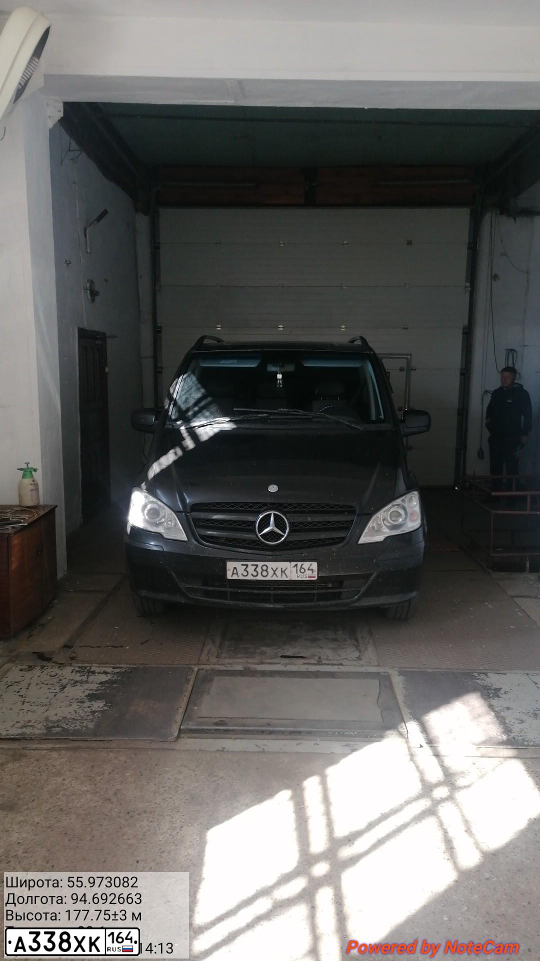 Фото автомобиля MERCEDES VITO, 2012 — госномер А202АН64. Цвет: ЧЕРНЫЙ
