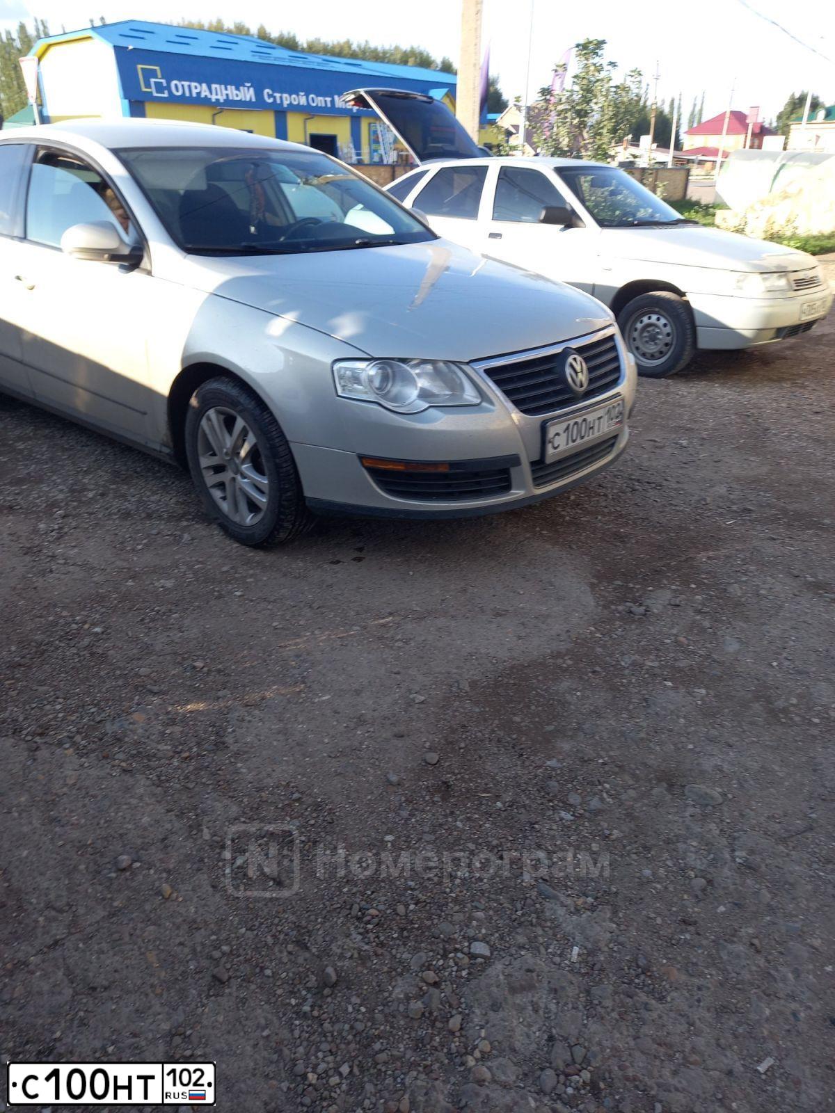 Фото автомобиля VOLKSWAGEN PASSAT, 2010 — госномер С100НТ102. Цвет: СЕРЕБРИСТО-ЖЕЛТЫЙ