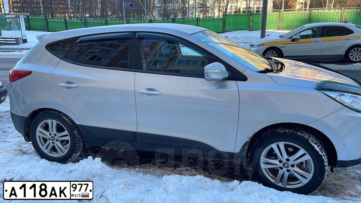 Фото автомобиля HYUNDAI IX35, 2013 — госномер О568ВН799. Цвет: СЕРЕБРИСТЫЙ