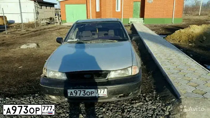 Фото автомобиля DAEWOO NEXIA, 2008 — госномер К026ВА190. Цвет: Серебристый