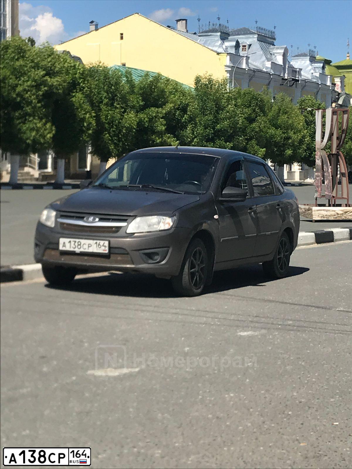 Фото автомобиля LADA 2190 GRANTA, 2017 — госномер А138СР164. Цвет: Золотисто-коричневый