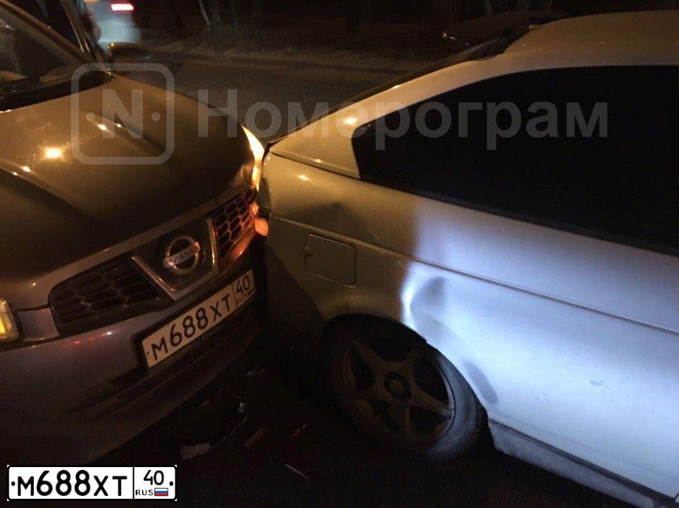 Фото автомобиля NISSAN QASHQAI, 2011 — госномер М688ХТ40. Цвет: СЕРЫЙ