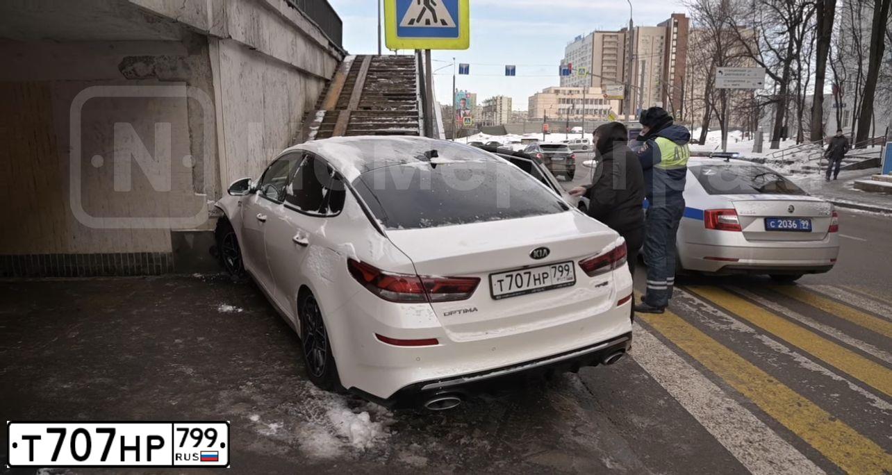 Фото автомобиля KIA MAGENTIS / OPTIMA, 2019 — госномер Т707НР799. Цвет: БЕЛЫЙ