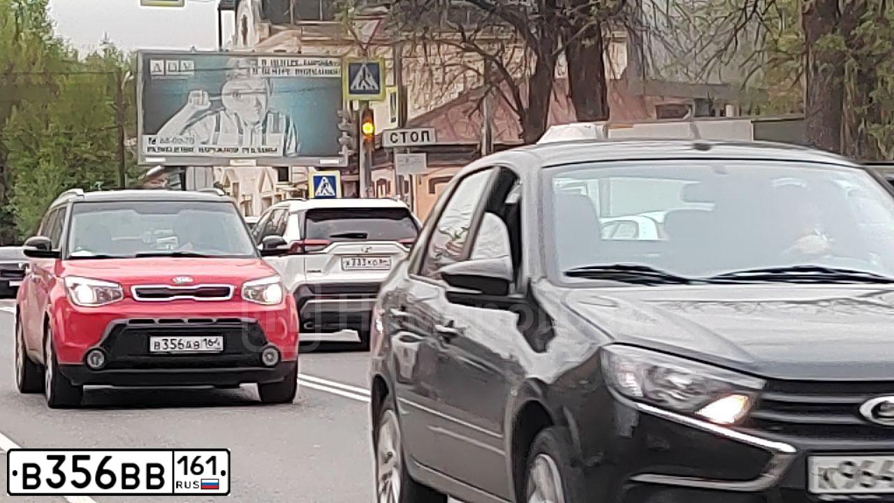 Фото автомобиля TOYOTA CAMRY, 2016 — госномер А513АА61. Цвет: ЧЕРНЫЙ МЕТАЛЛИК