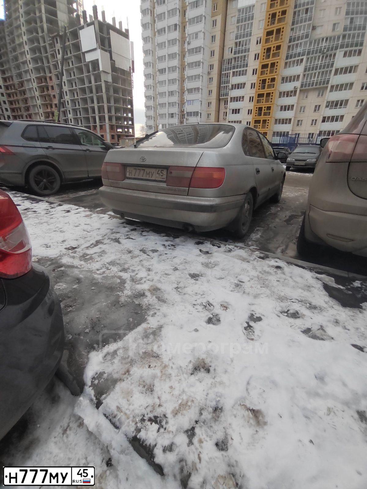 Фото автомобиля TOYOTA CARINA, 1996 — госномер Х900ОЕ45. Цвет: БЕЛЫЙ (СЕРЕБРИСТЫЙ)