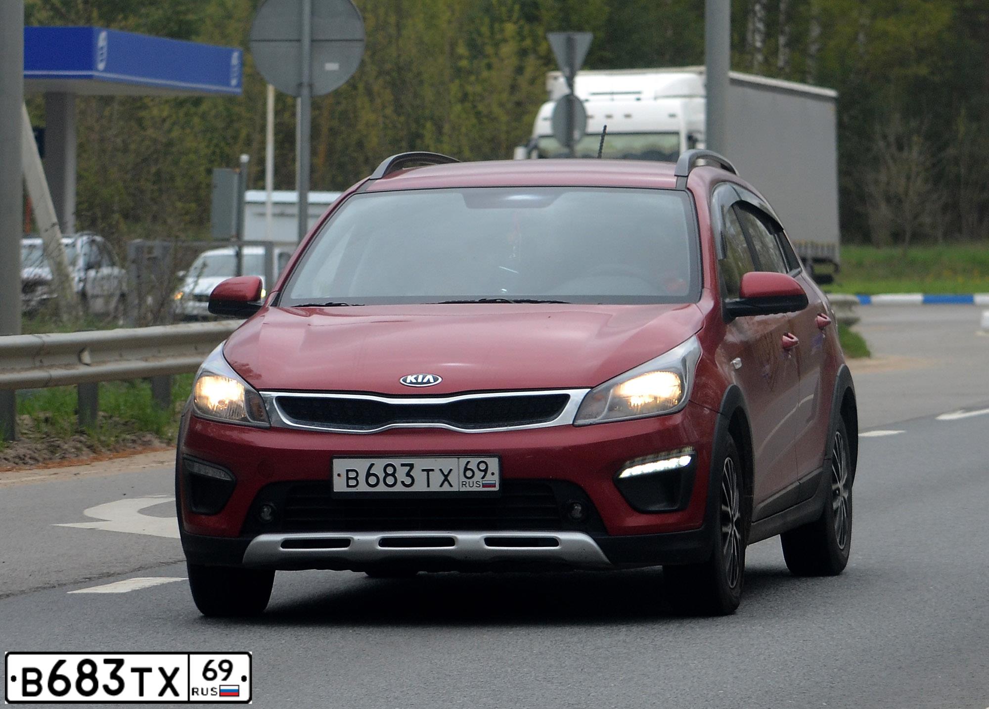 Фото автомобиля KIA RIO, 2020 — госномер В683ТХ69. Цвет: Красный