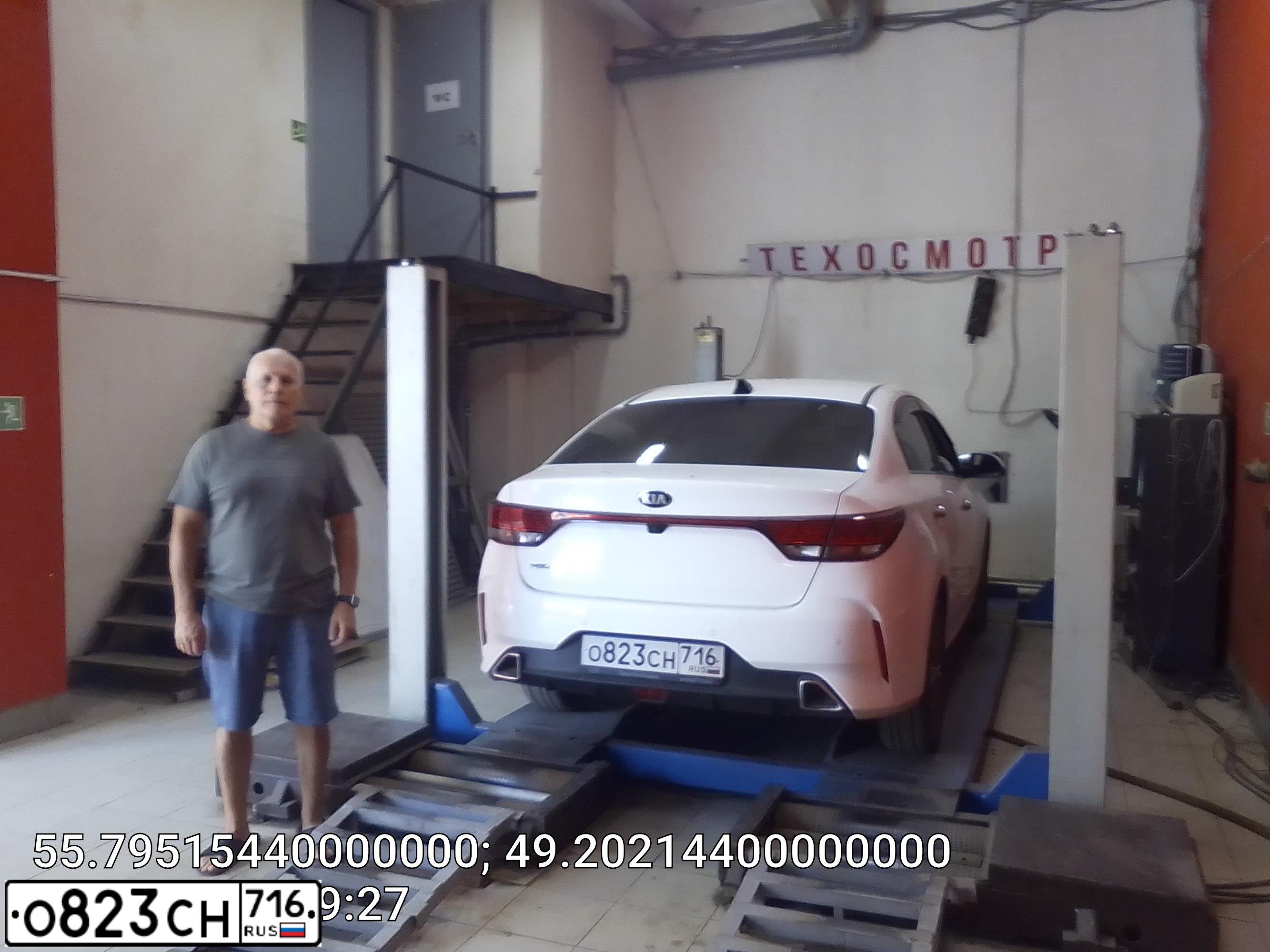 Фото автомобиля KIA RIO, 2020 — госномер О823СН716. Цвет: Белый