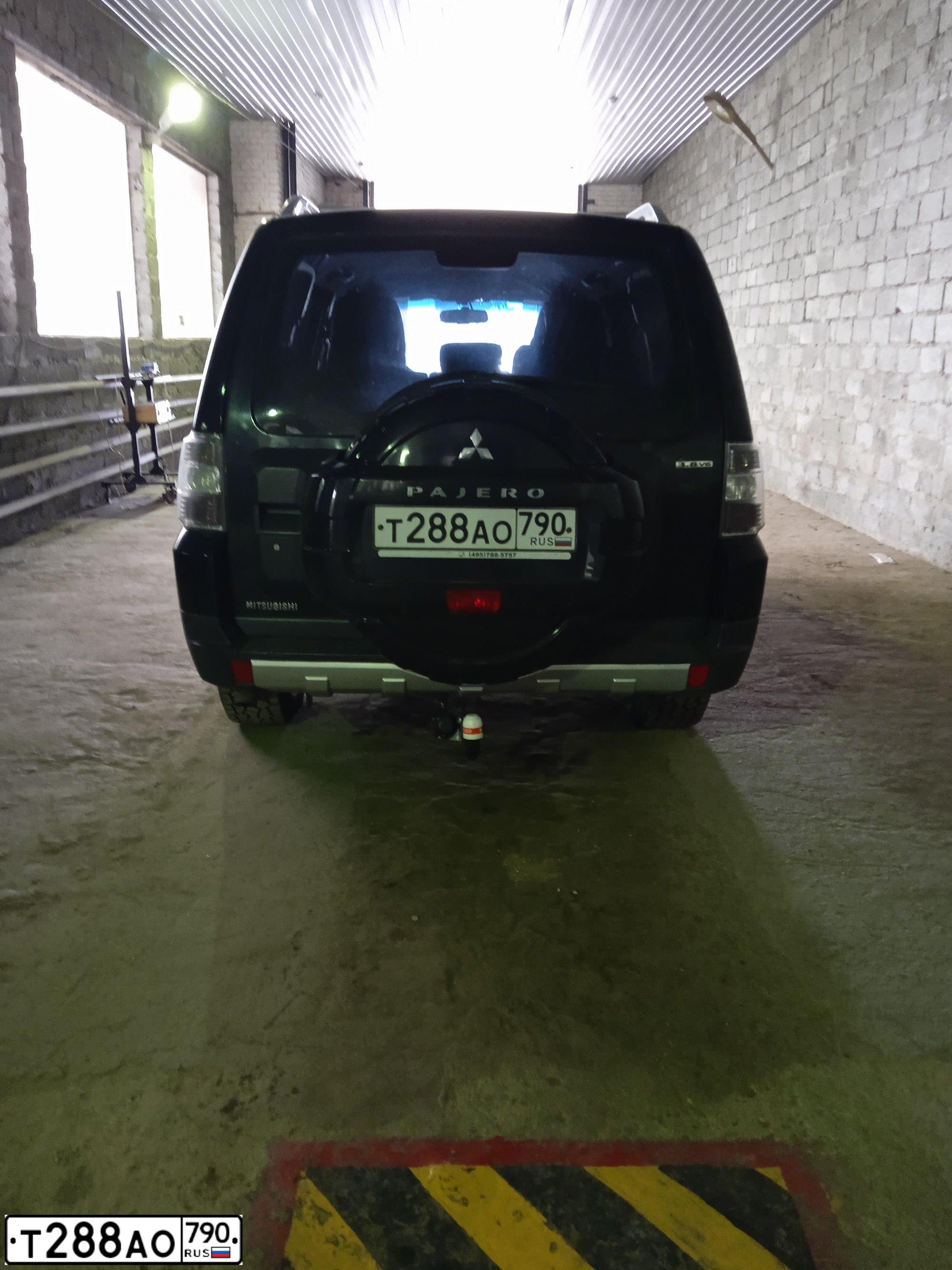 Фото автомобиля MITSUBISHI PAJERO, 2008 — госномер Т288АО790. Цвет: ЧЕРНЫЙ