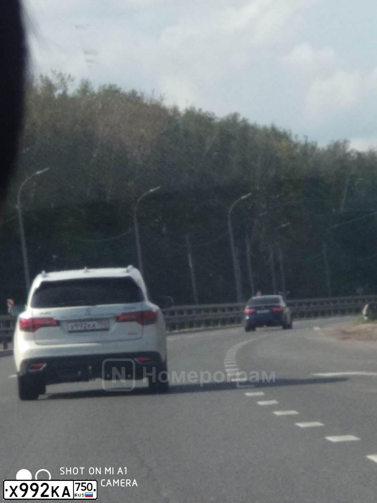 Фото автомобиля ACURA MDX, 2014 — госномер Х992КА750. Цвет: БЕЛЫЙ
