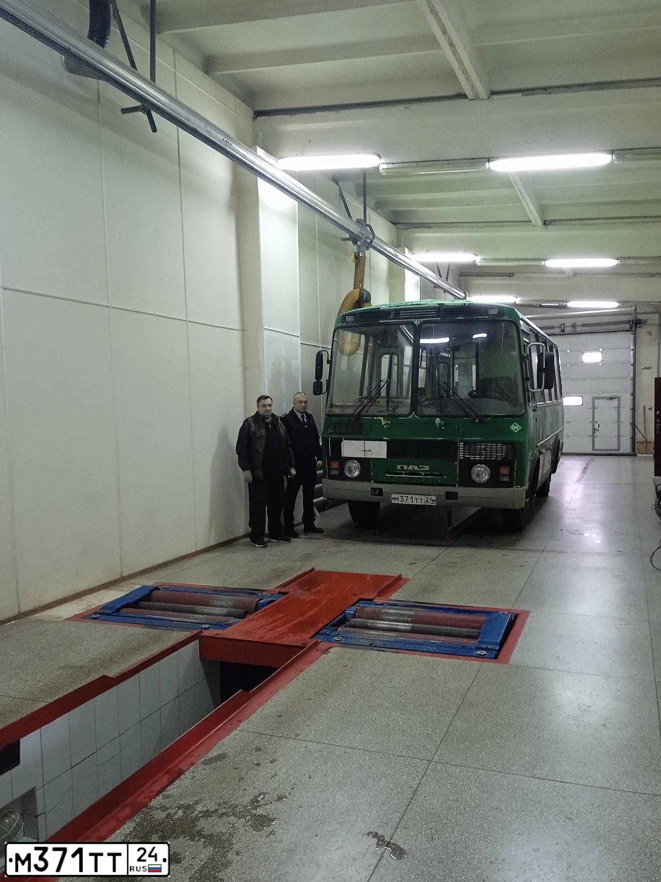 Фото автомобиля PAZ 3205, 2007 — госномер М371ТТ24. Цвет: ЗЕЛЕНЫЙ